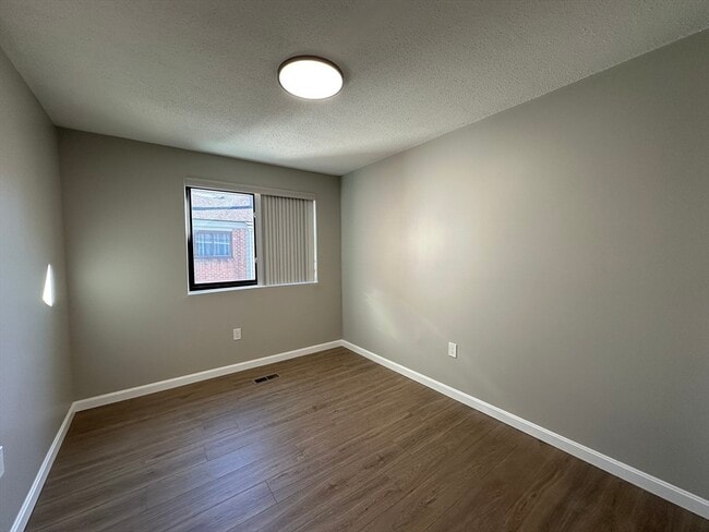 Building Photo - 79 Greenbrook Dr