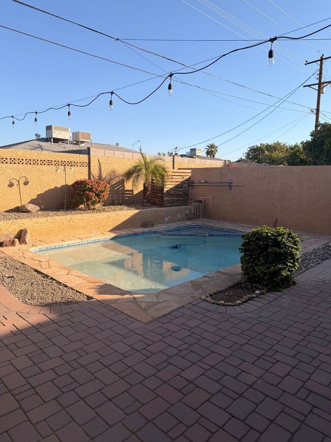 Building Photo - 7850 E Granada Rd