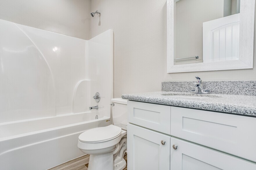 Building Photo - 5940 Savannah Dr