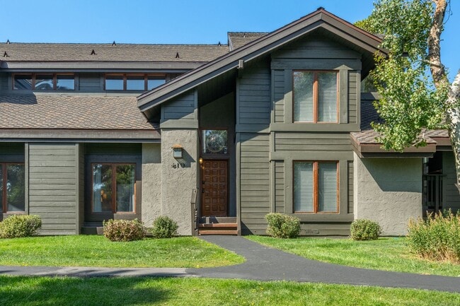 Building Photo - Spacious Snowcreek III Condo – Winter Rental