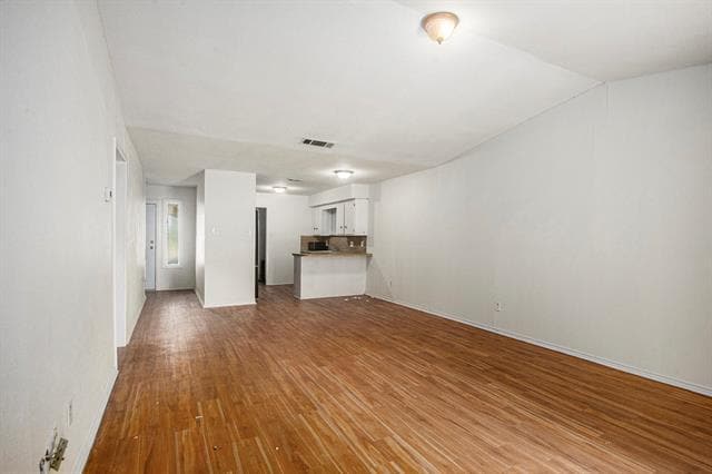 Building Photo - 6819 W Cleburne Rd