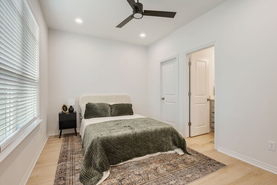 Building Photo - Brand New 6 Bed, 6.5 Bath, 3 Story Townhomes w/ Bonus Room & Balcony!