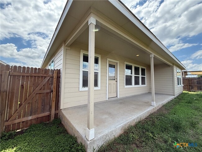 Building Photo - 554 Blue Stem Rd