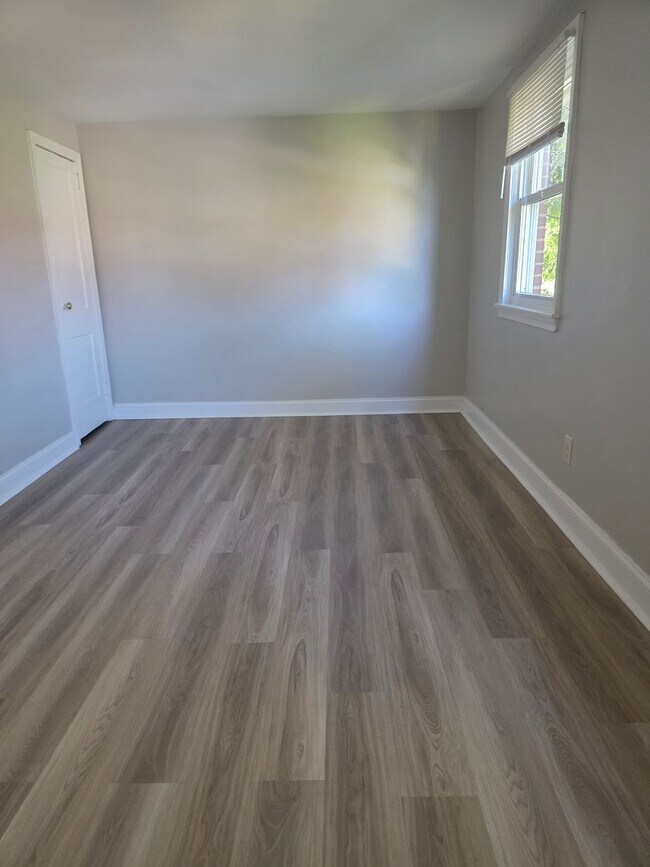Building Photo - 1913 Prospect Rd