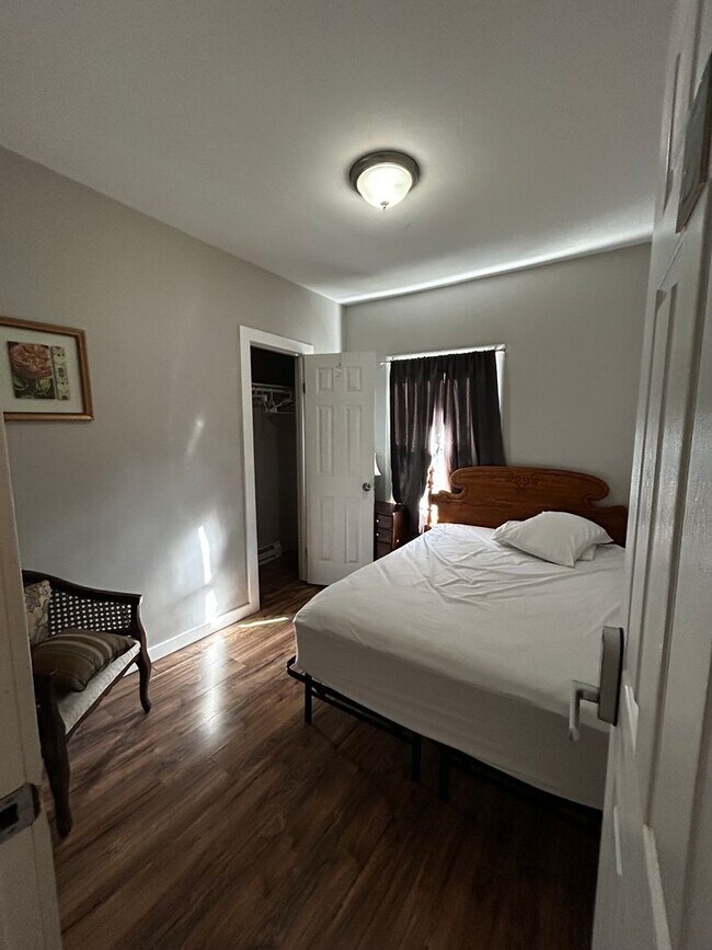 Building Photo - 1143-1145-1145 S Plymouth Ave