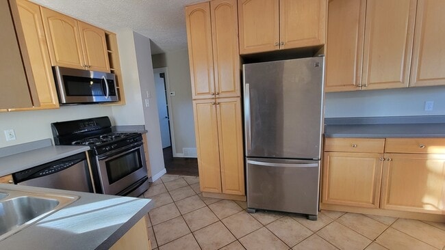 Building Photo - 1107 Topaz Dr