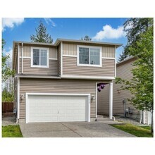 Building Photo - Beautifully Updated 4 Bed and 2.5 Bath Hom...