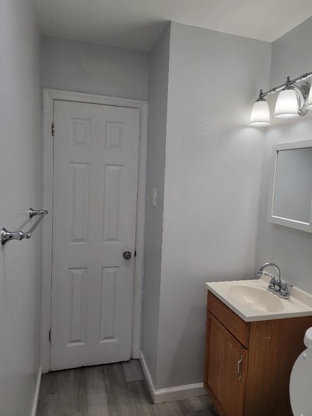 Building Photo - 825 Umbra St