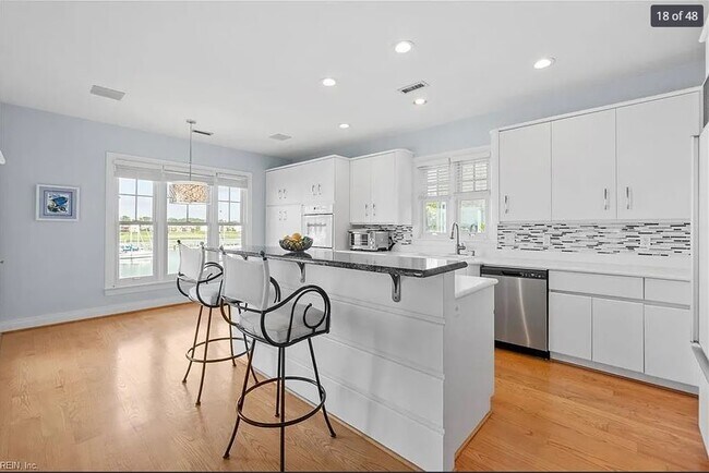 Building Photo - 31 Bay Front Pl