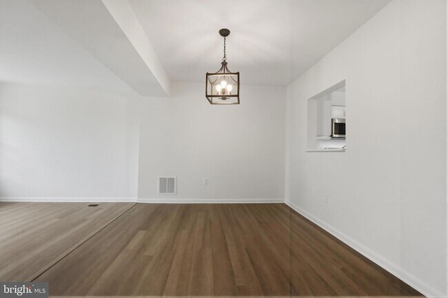 Building Photo - 2846 Schoolhouse Cir