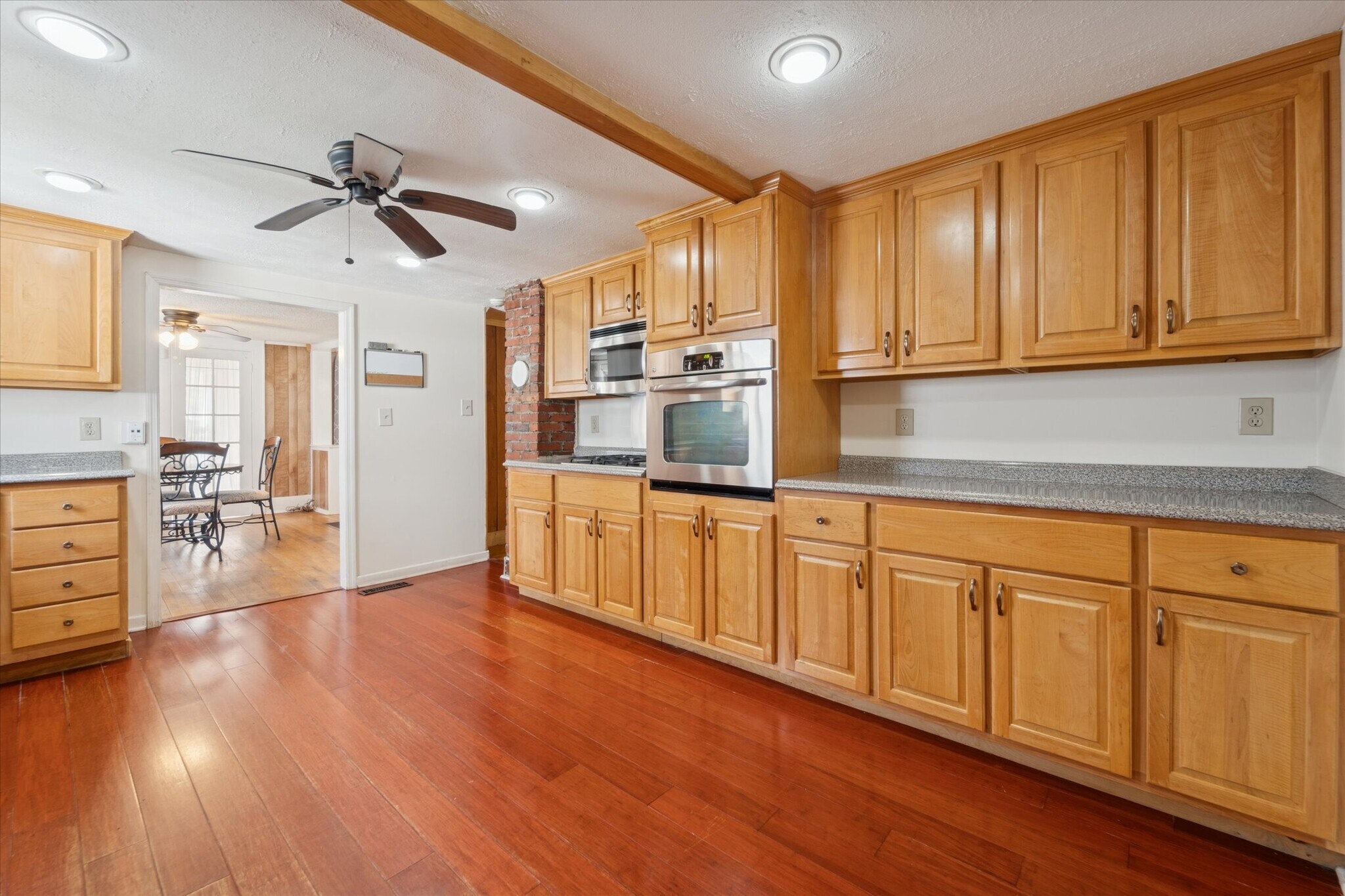 Building Photo - 742 E Park Ave