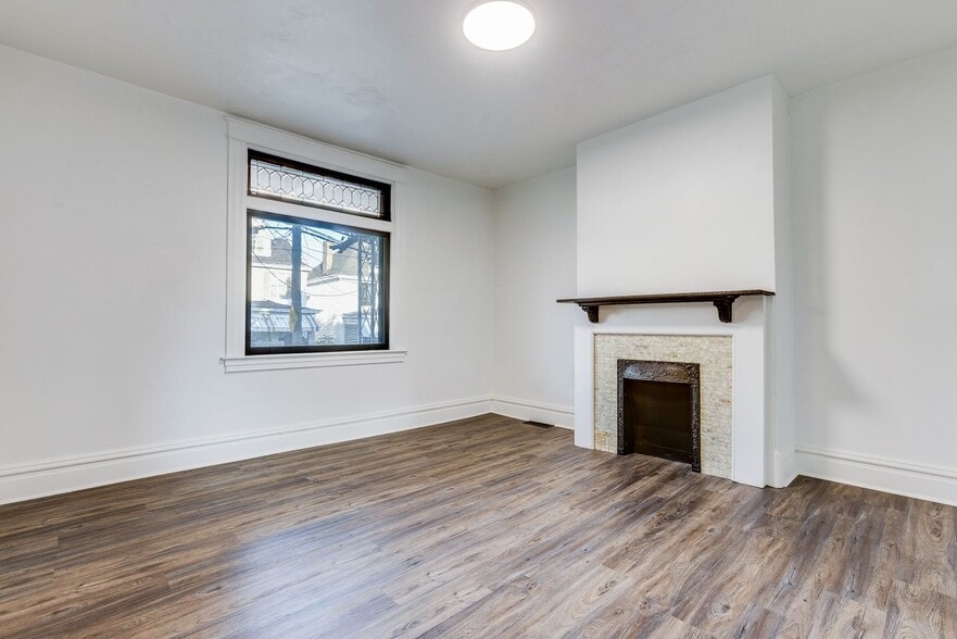 Building Photo - 1430 Rockland Ave