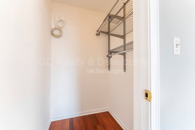 Building Photo - 4406 N Sacramento Ave