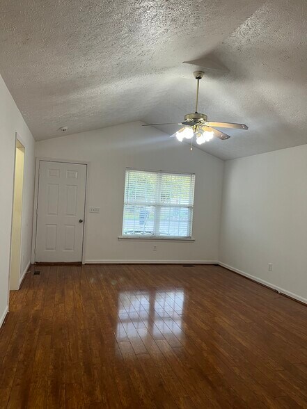Living room - 2047 Horncastle Dr