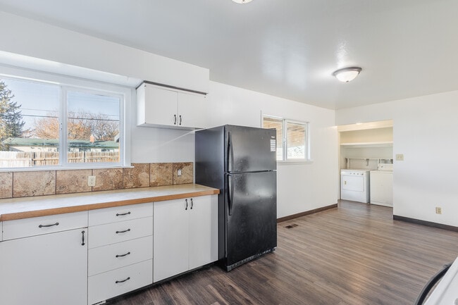 Building Photo - 1609 N Plateau Ave