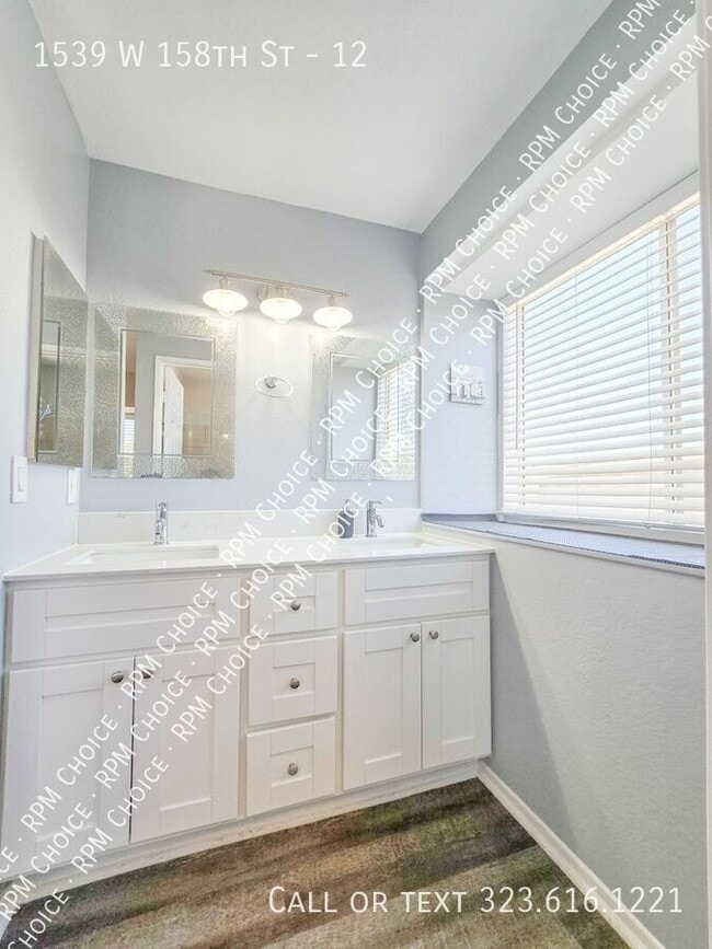 Building Photo - 1539 W 158th St