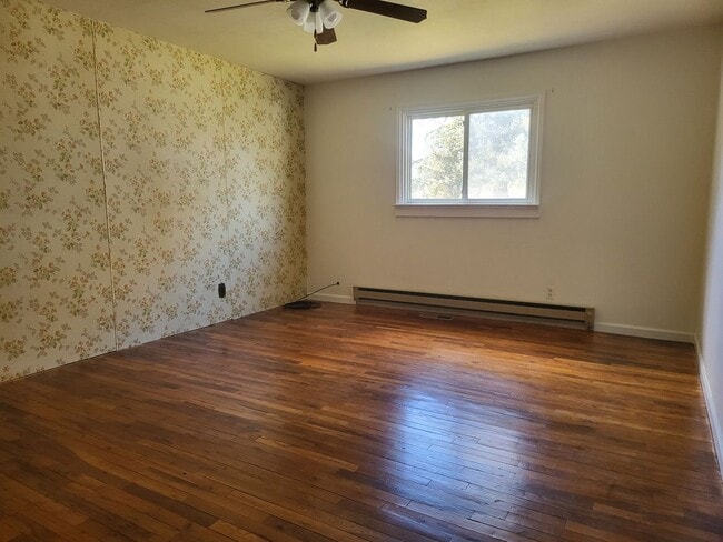 Building Photo - Home in Riverton
