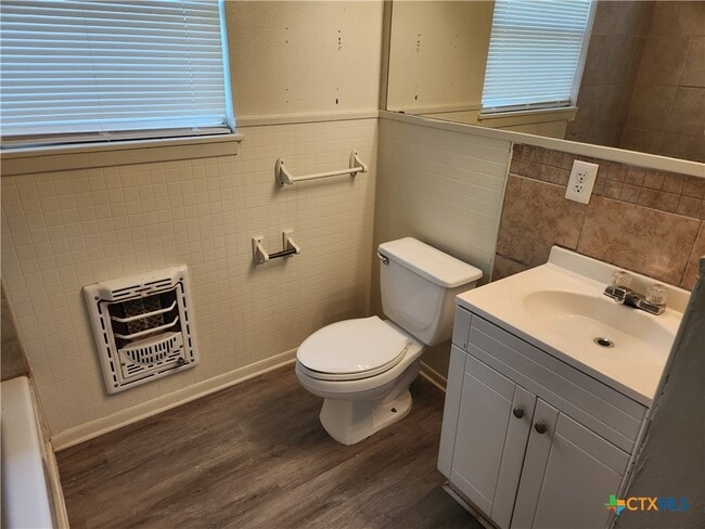 Building Photo - 1802 Avenue H D Ave