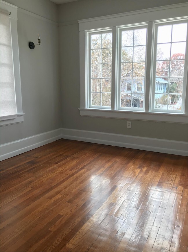 Building Photo - 819 29th St S