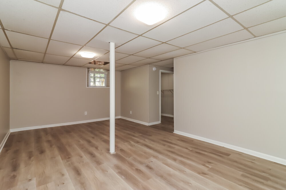 Building Photo - 222 Cove Rd