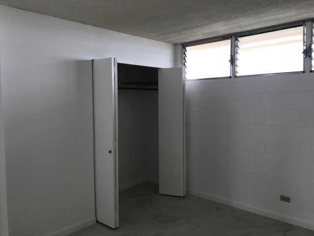Building Photo - 2-bedrrom, 1-bath Lakeview Gardens