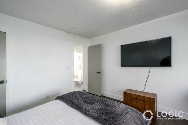 Building Photo - Stunning Home in Cottonwood Heights!!