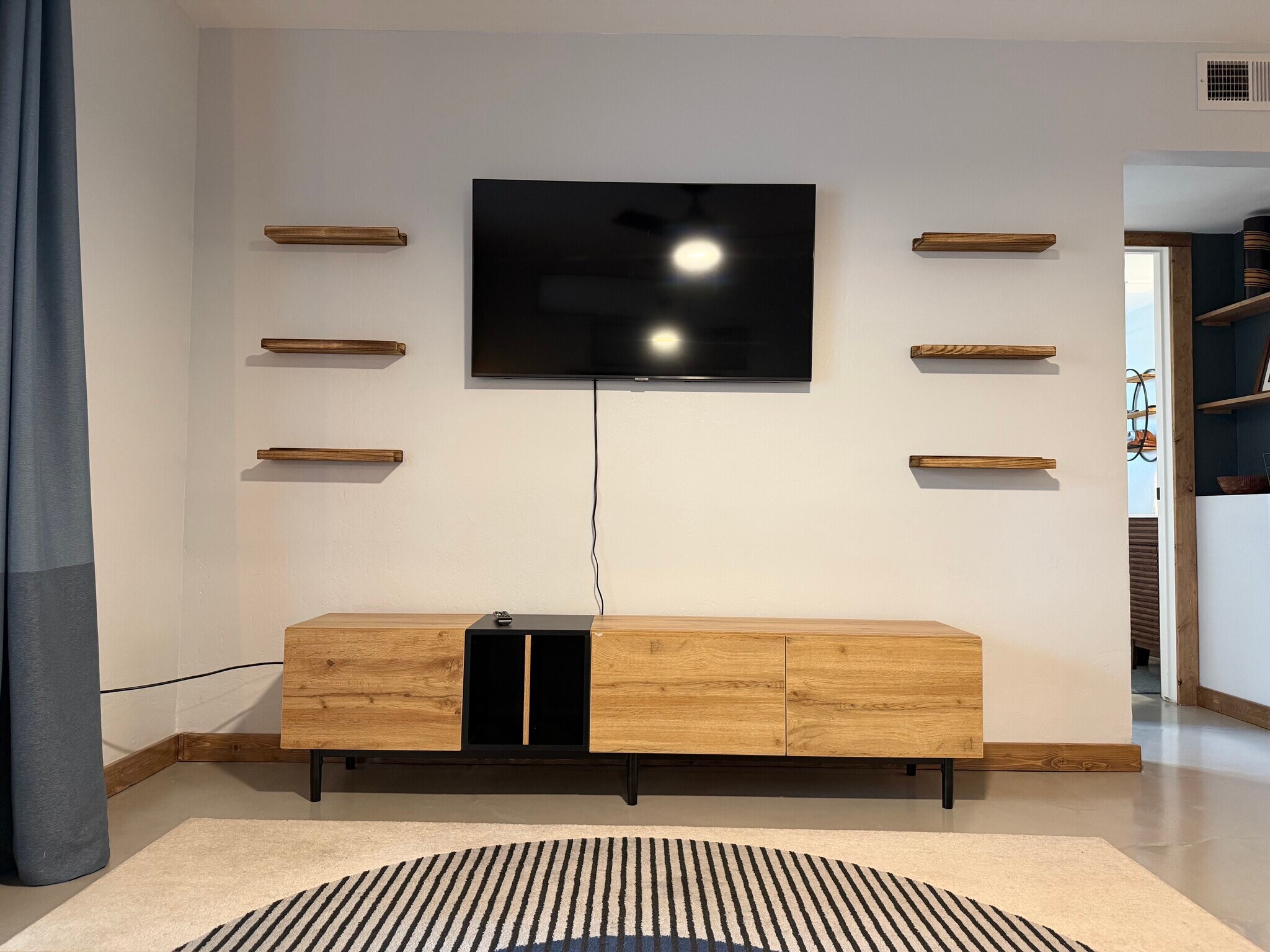 TV, console, internet is included - 3200 S Litzler Dr