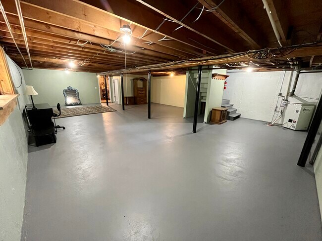 Building Photo - 88 Towerview Dr