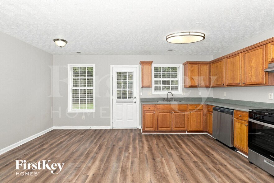 Building Photo - 10735 Starling Trail