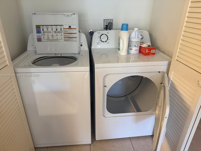 Building Photo - 412 Briarwood Cir