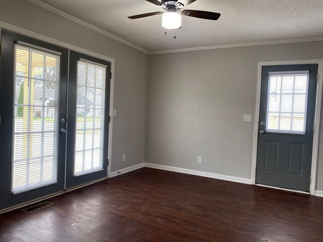 Building Photo - Cute Renovated 2 Bedroom Duplex in East Nashville!