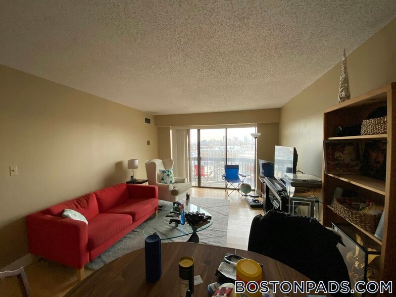 Building Photo - 15 N Beacon St