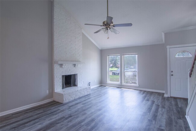 Building Photo - 15806 Val Verde Dr