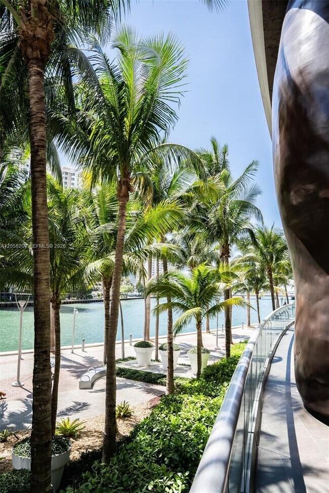 Building Photo - 495 Brickell Ave