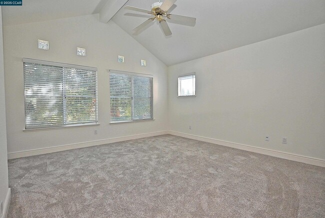 Building Photo - 6198 Lakeview Cir