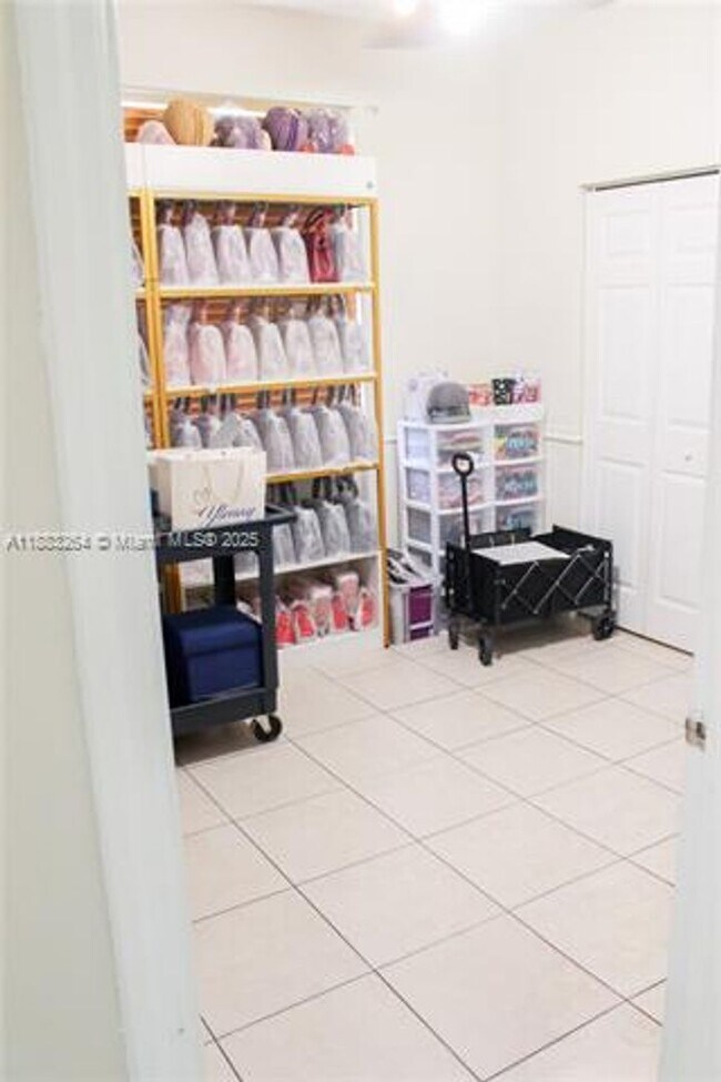 Building Photo - 2106 NE 40th Ave