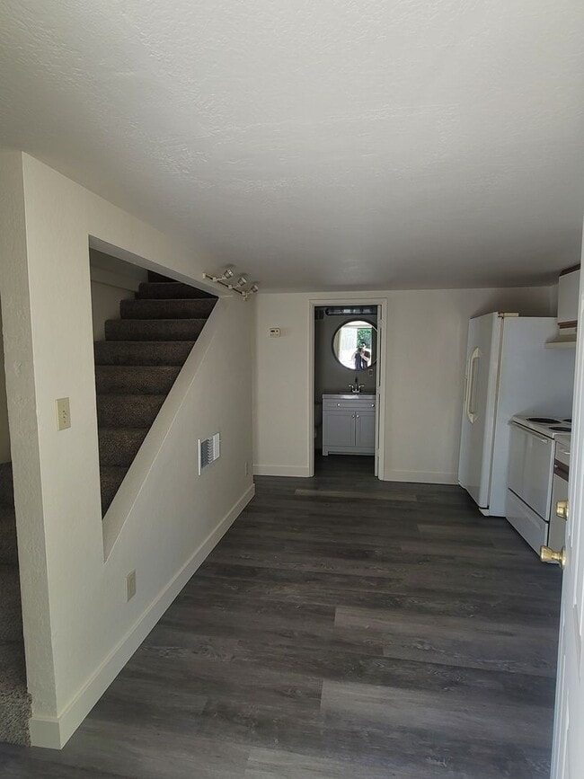 Building Photo - Quiet 1Br 1Bath in the Carmichael area