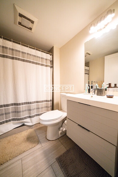 Building Photo - 988 Tremont St