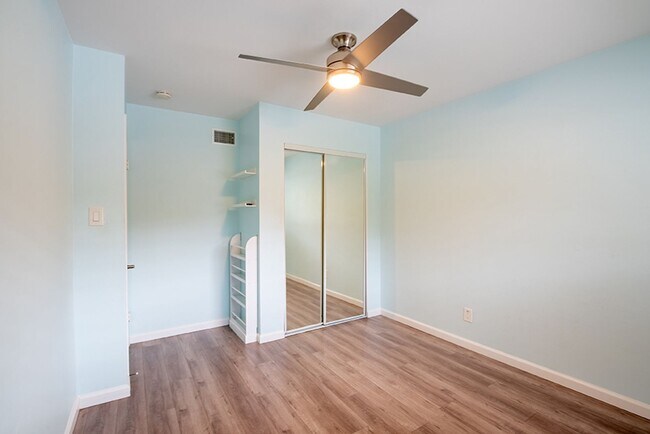 Building Photo - Charming Three Bedroom 2 Bath Home with Spacious Backyard for Entertaining!