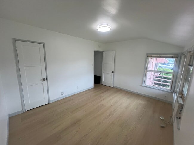 Building Photo - 2115-2117 S Garfield Ave