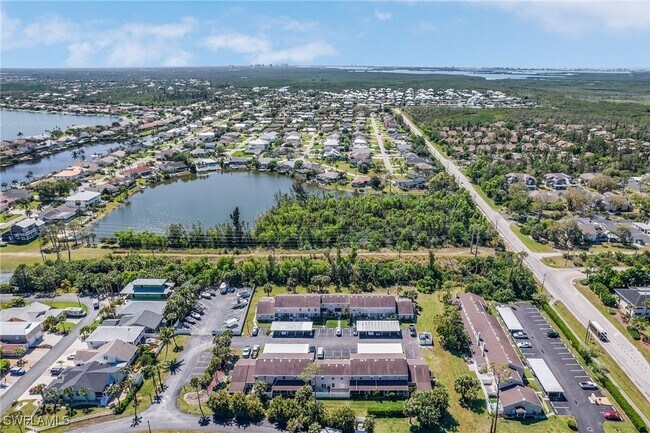 Building Photo - 6091 Lakefront Dr