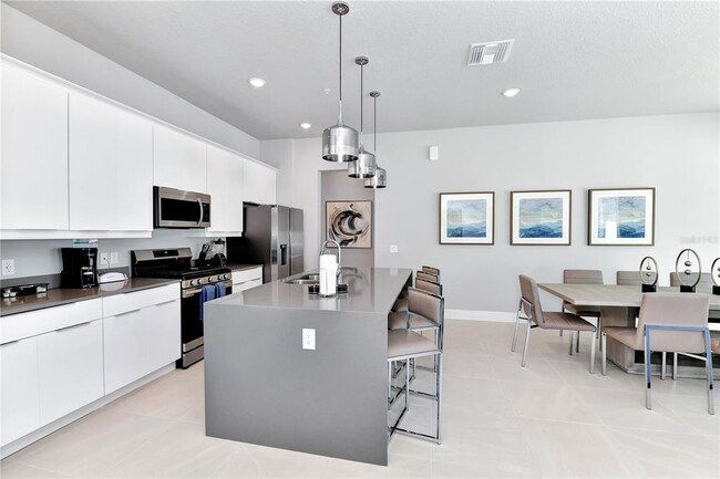 Building Photo - 7770 Sandy Ridge Dr