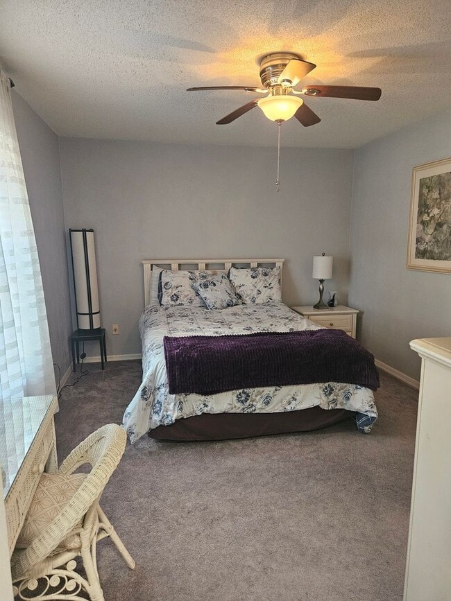 Building Photo - 2 BEDROOM 2 BATH HOME IN  PELICAN BAY GATED COMMUNITY