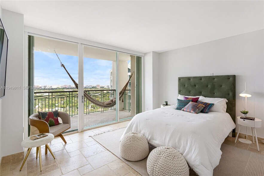 Building Photo - 3400 SW 27th Ave