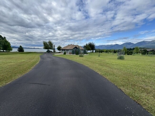 Building Photo - Fully furnished executive home with lake views located in gated community in Polson- Available Se...