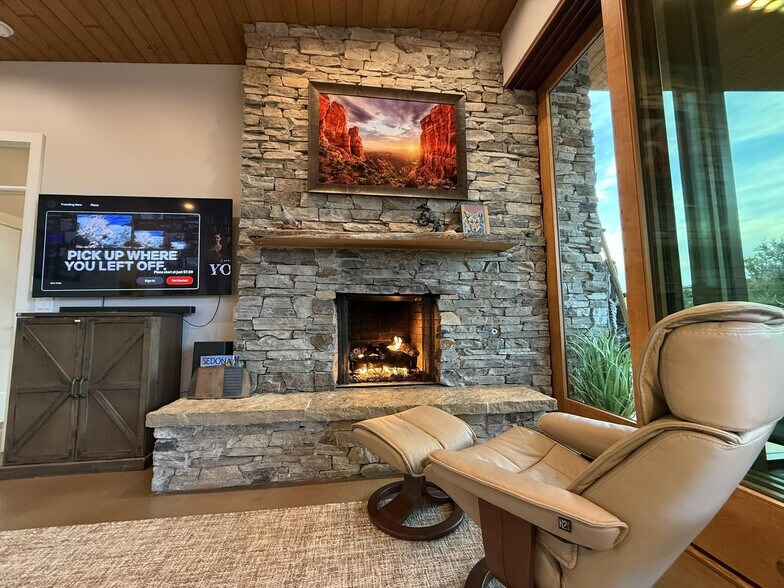 Building Photo - 105 Rojo Dr