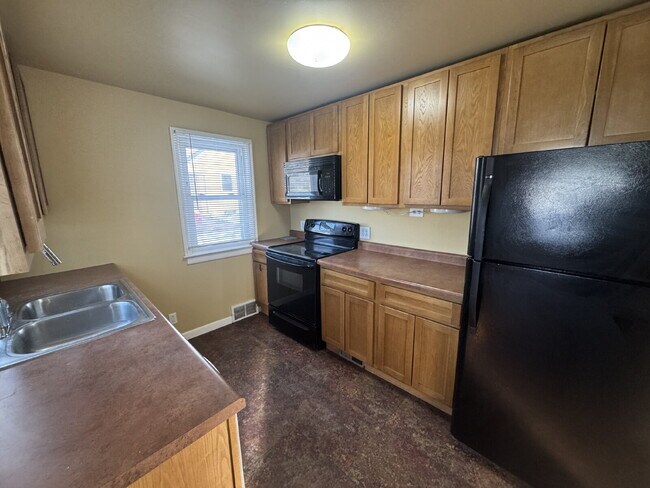 Building Photo - Charming & Cozy 1-Bedroom Retreat in Brooklyn Center – Perfect for Simplified Living!