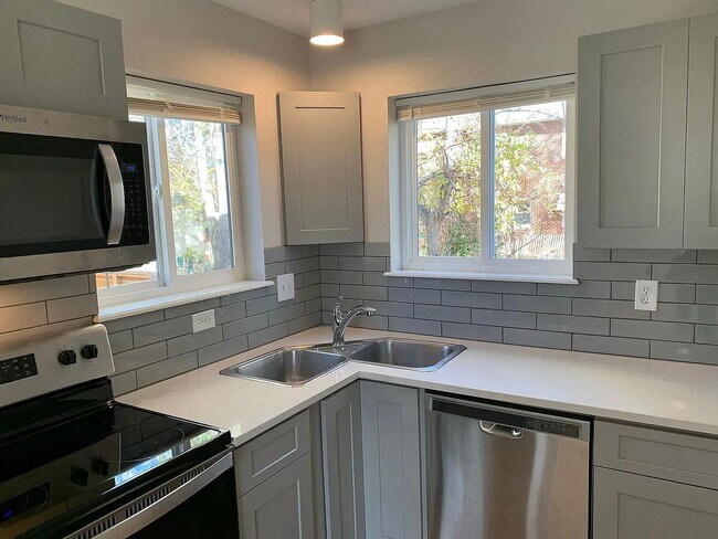 Building Photo - 2 Bedroom 1 Bathroom