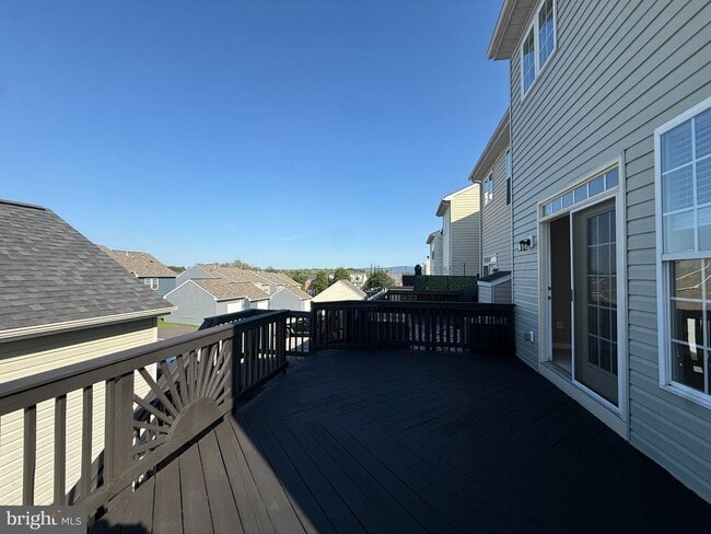 Building Photo - 60 Deerbrook Dr