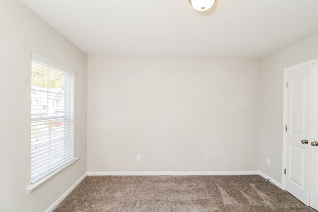 Building Photo - APPLY TODAY! Located in St Andrews!